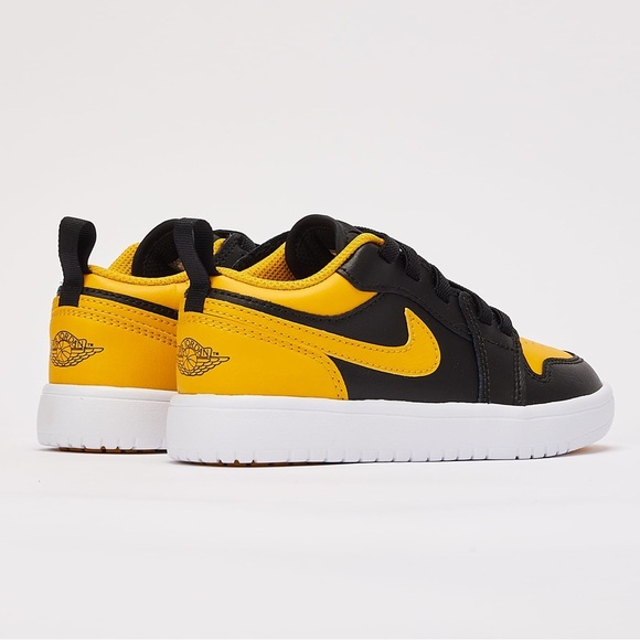 Jordan 1
Low
Yellow Ochre 
PS ALT
Brand new - Picture 3 of 5